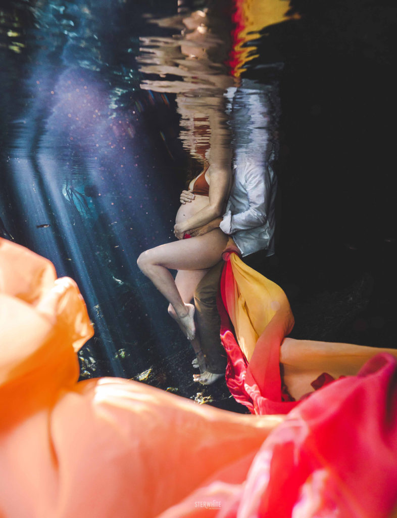 maternity-photoshoot-underwater