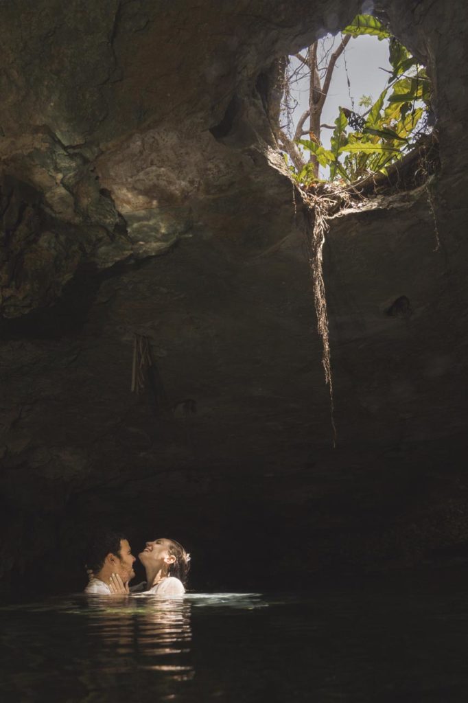 mexico-engagement-cenote-photo.