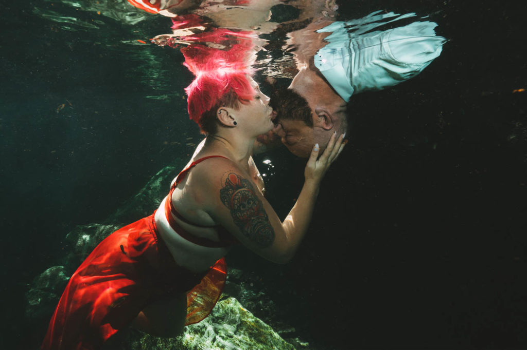 underwater-couple-aniversary-photoshoot