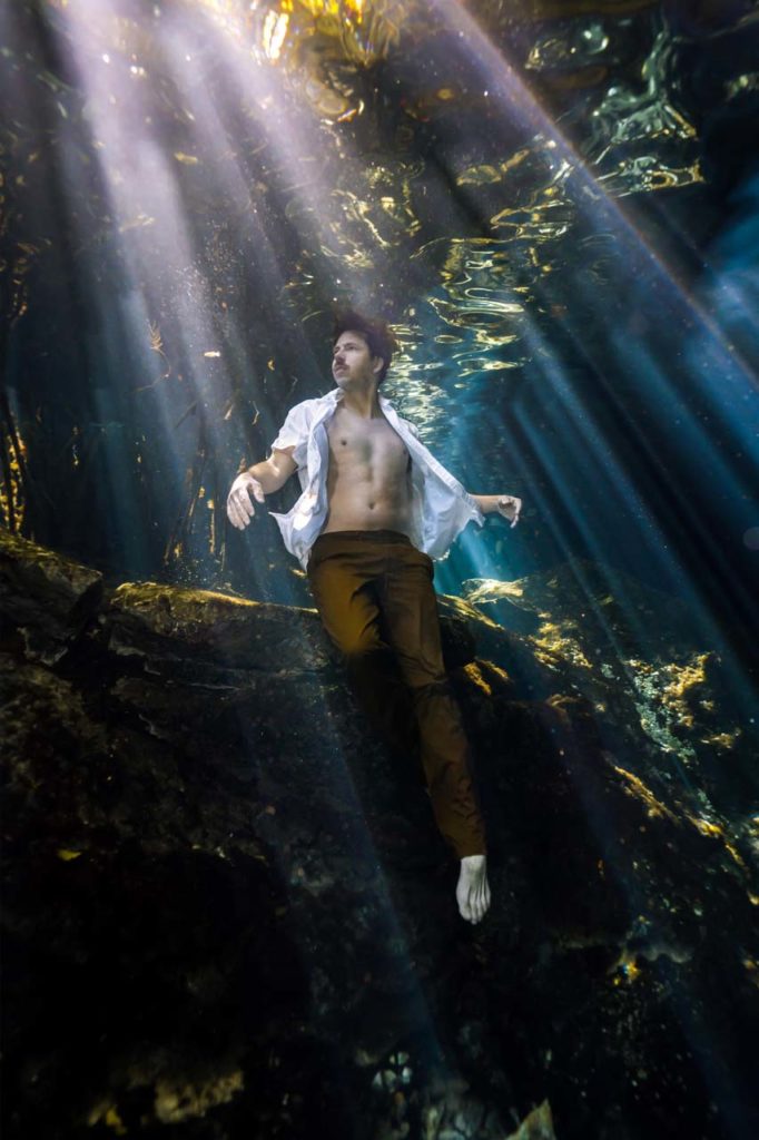 underwater-men-modeling-tulum