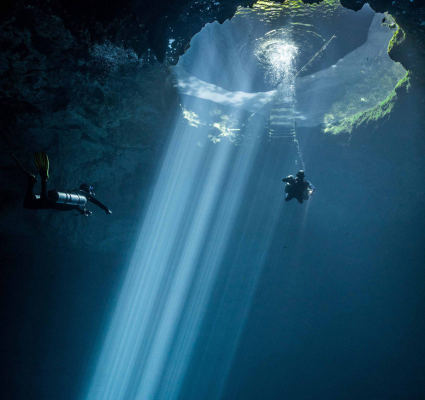 “Tips for Underwater Photography in Cenotes; Things to consider”.