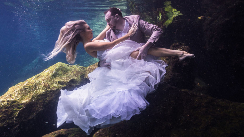 Underwater Trash the Dress 