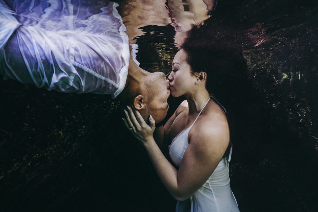 underwater-engagement-photo-shoot