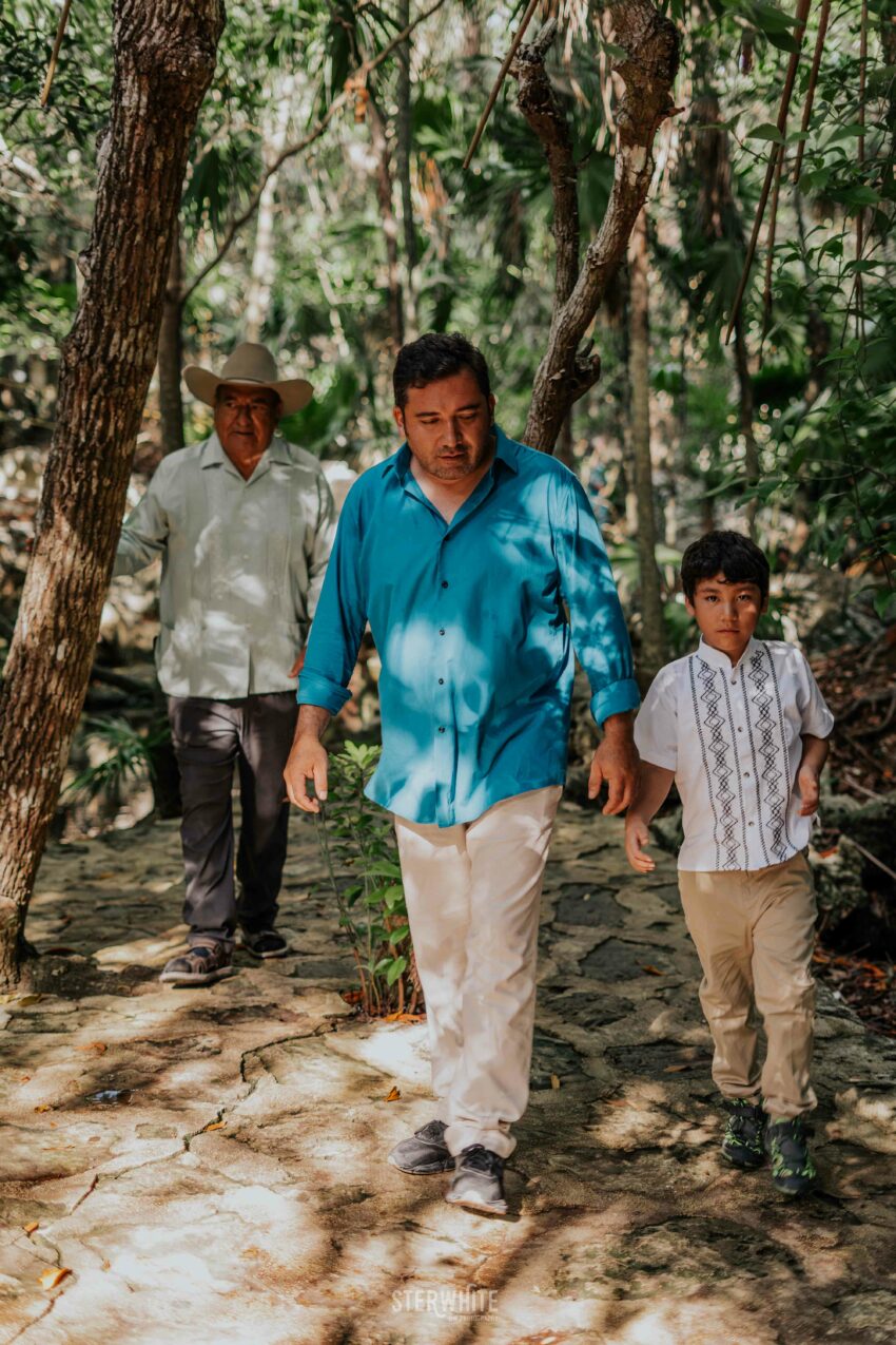 «Family Photo Sessions in the Cenotes of Tulum»