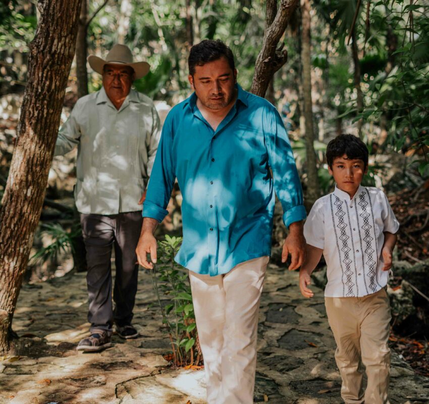 «Family Photo Sessions in the Cenotes of Tulum»